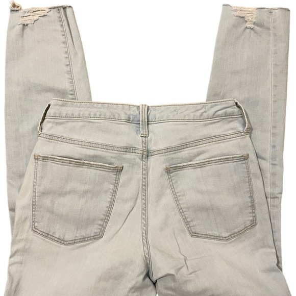 Universal Thread High Rise Skinny Jeans Distressed Light Wash - Picture 5 of 8